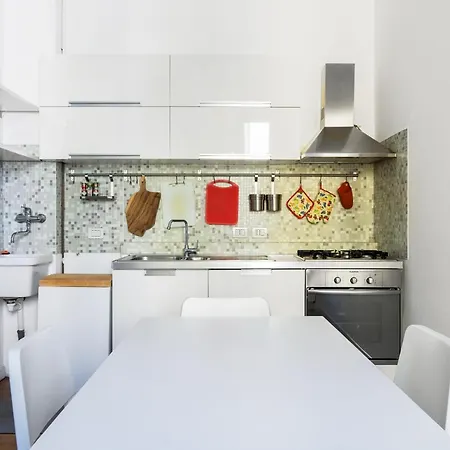 Stylish Two Bedroom In Great Location